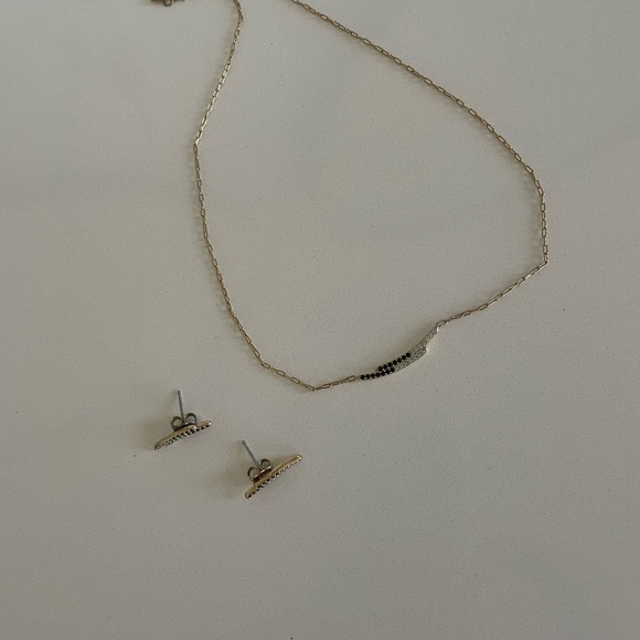 Necklace and earrings set - Picture 3 of 3